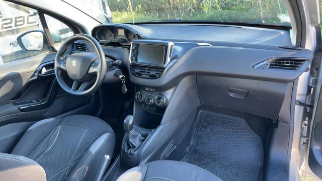 Peugeot 208 image 6