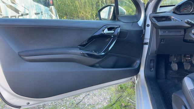 Peugeot 208 image 5