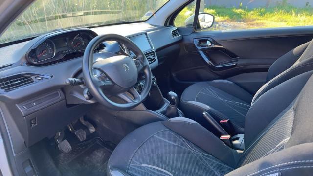 Peugeot 208 image 2