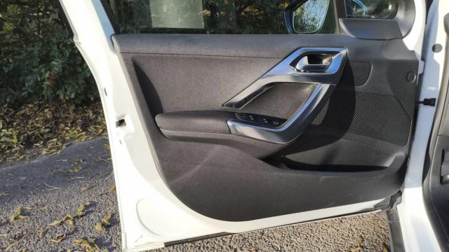 Peugeot 2008 image 8