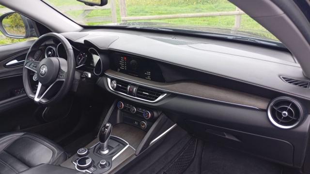 Alfa Romeo Stelvio image 9