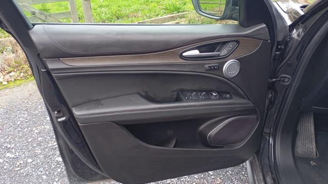 Alfa Romeo Stelvio image 5