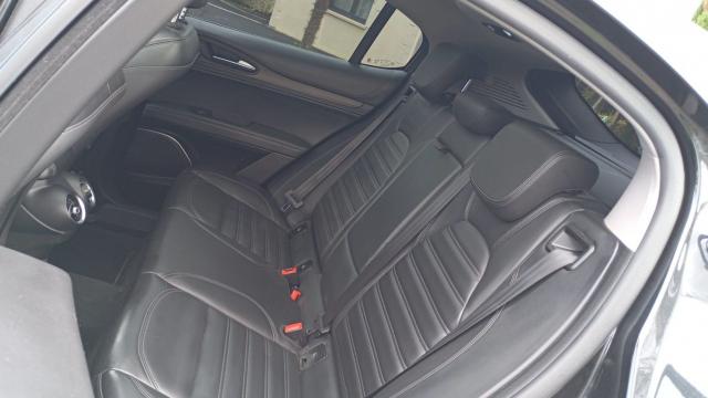 Alfa Romeo Stelvio image 2