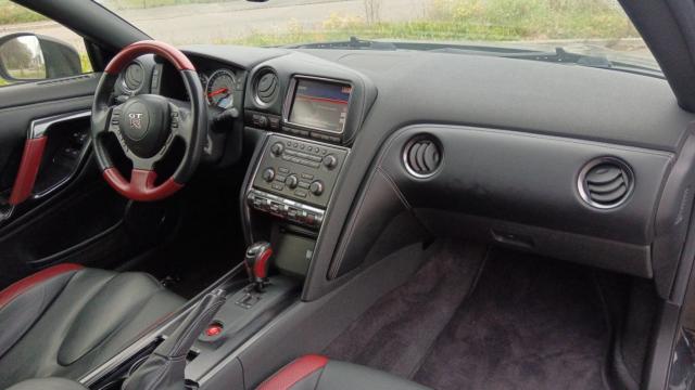 Nissan Gt-R image 9