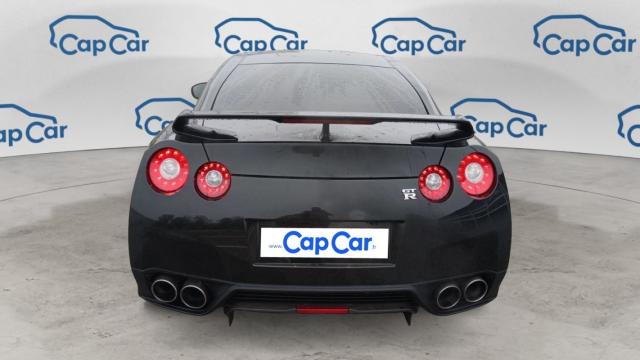 Nissan Gt-R image 2