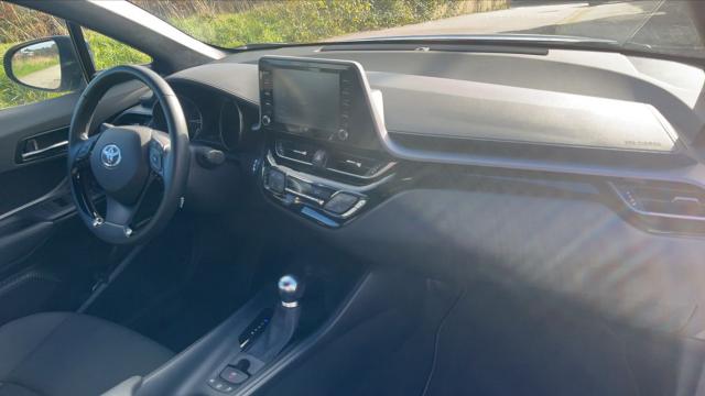 Toyota C-Hr image 1