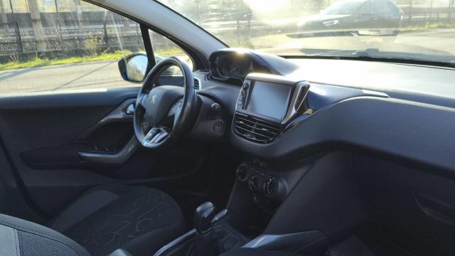 Peugeot 2008 image 8