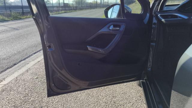 Peugeot 2008 image 9