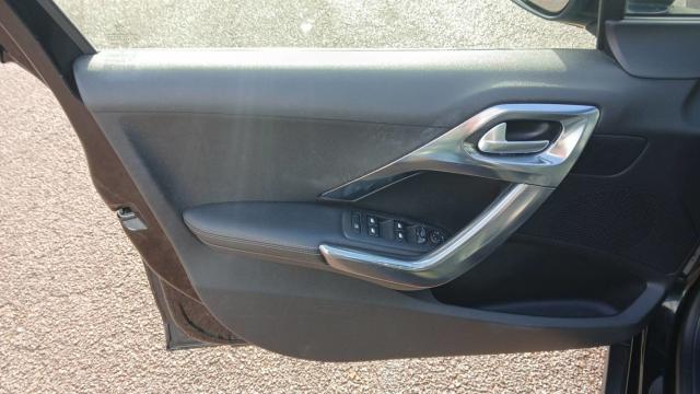 Peugeot 2008 image 2