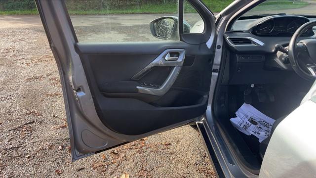 Peugeot 2008 image 8