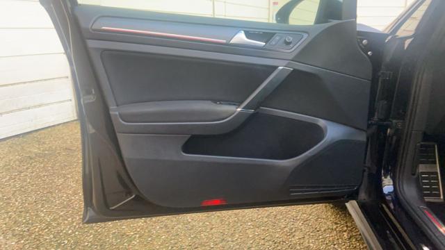 Volkswagen Golf image 6