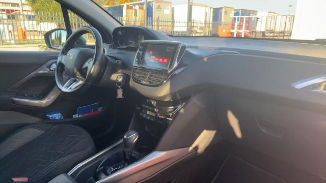 Peugeot 2008 image 3