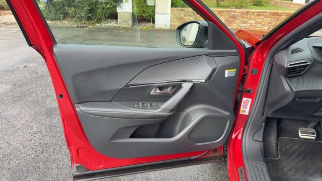 Peugeot 2008 image 9