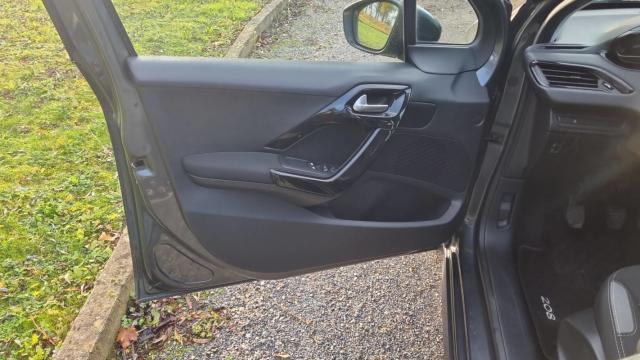 Peugeot 208 image 3