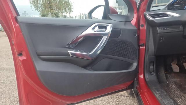 Peugeot 2008 image 3