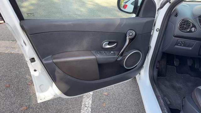 Renault Clio Estate image 9