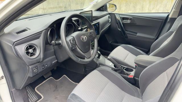 Toyota Auris image 3