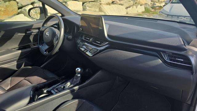 Toyota C-Hr image 1