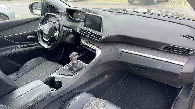Peugeot 3008 image 2