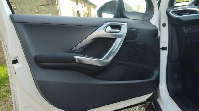 Peugeot 2008 image 8