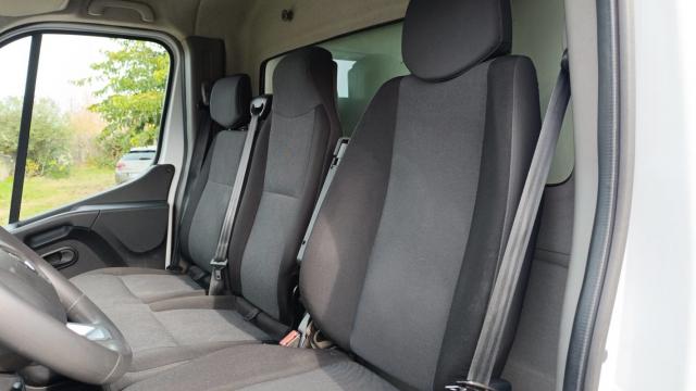 Renault Master image 2