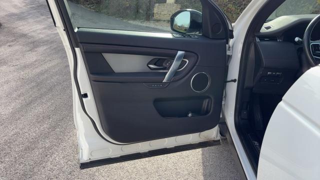 Land Rover Discovery Sport image 9