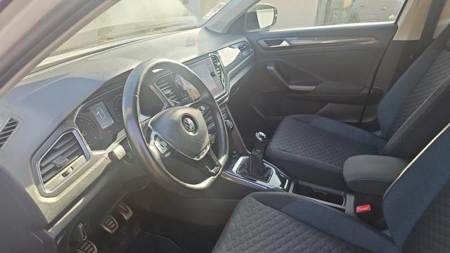 Volkswagen T-Roc image 2