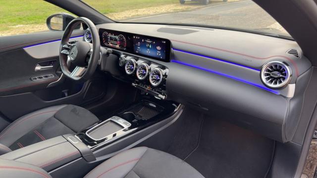 Mercedes Benz Cla image 8