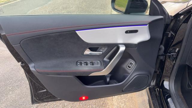 Mercedes Benz Cla image 4