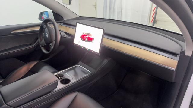 Tesla Model Y image 7