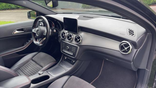 Mercedes Benz Gla image 1