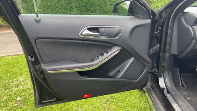 Mercedes Benz Gla image 7