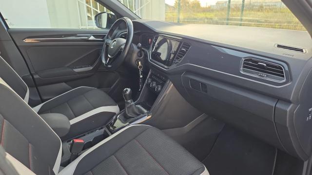 Volkswagen T-Roc image 3