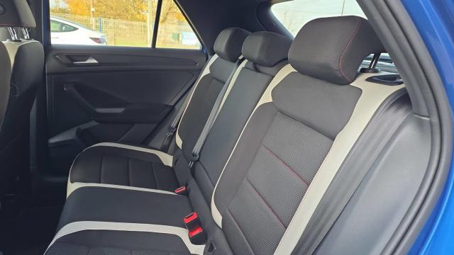 Volkswagen T-Roc image 2