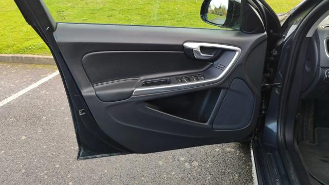 Volvo V60 Cross Country image 2