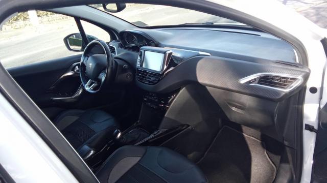 Peugeot 2008 image 2