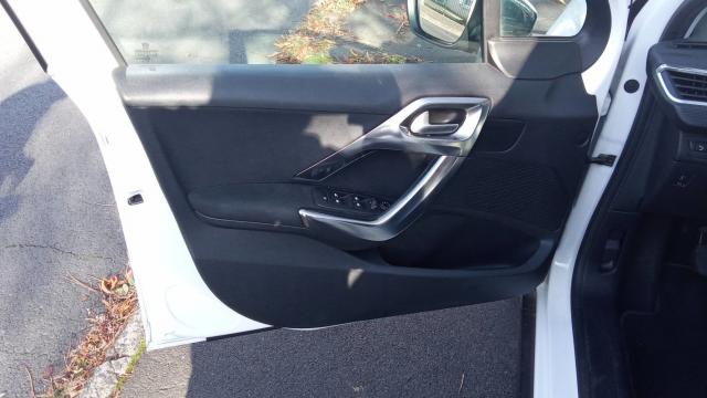 Peugeot 2008 image 7