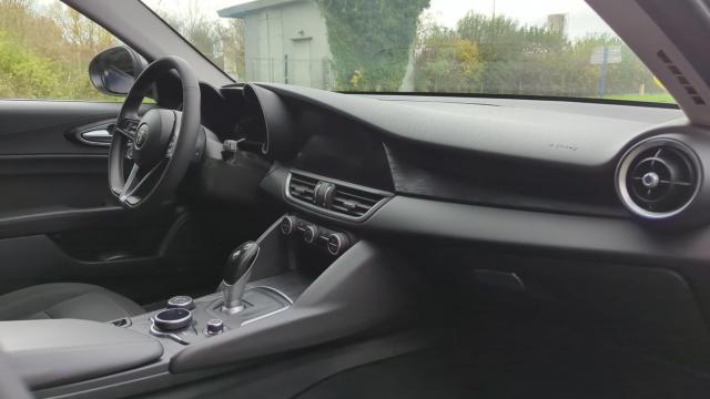 Alfa Romeo Giulia image 2