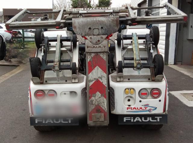 Toyota Hilux image 2