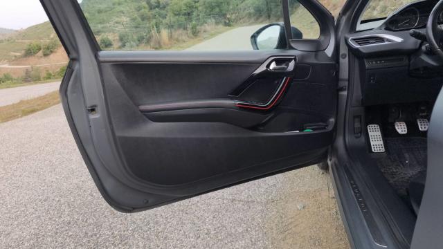 Peugeot 208 image 7
