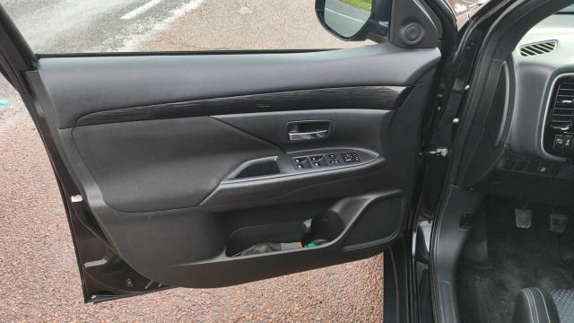 Mitsubishi Outlander image 9