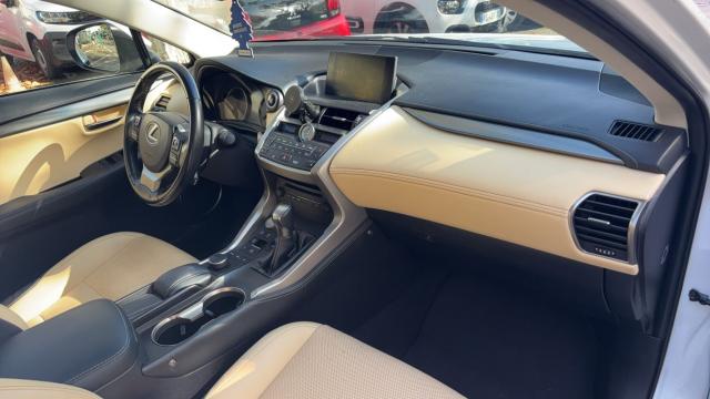 Lexus Nx 300h image 2