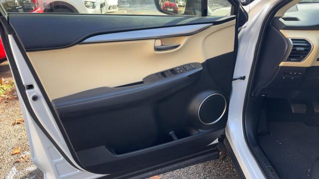 Lexus Nx 300h image 9