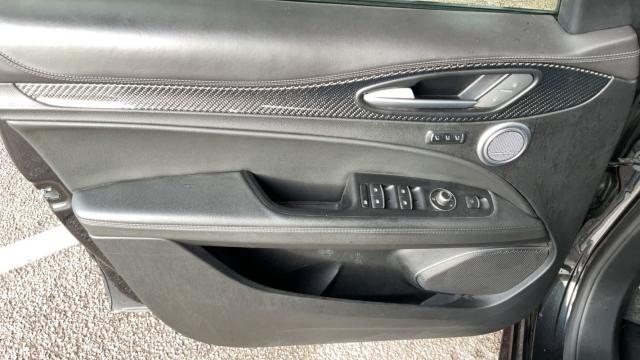Alfa Romeo Stelvio image 9
