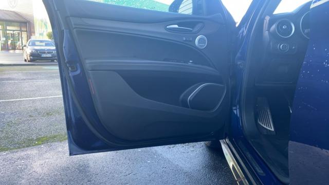 Alfa Romeo Stelvio image 9