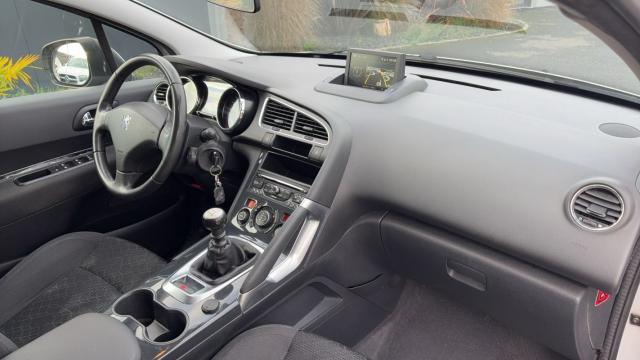 Peugeot 3008 image 3