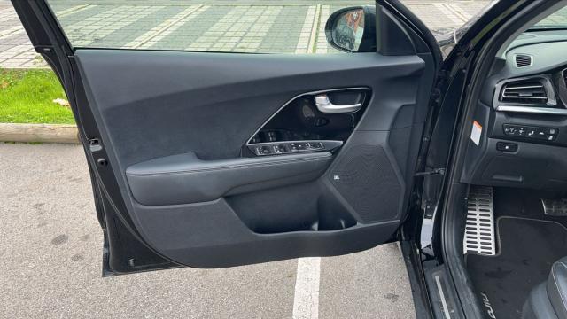 Kia Niro image 9