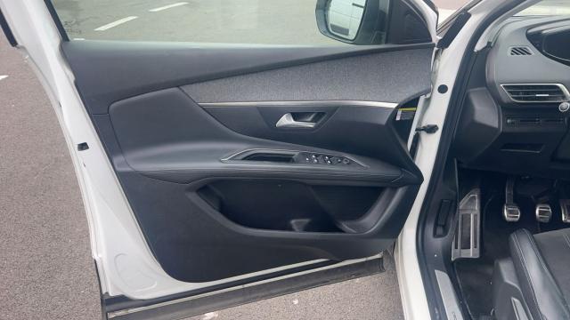 Peugeot 3008 image 2