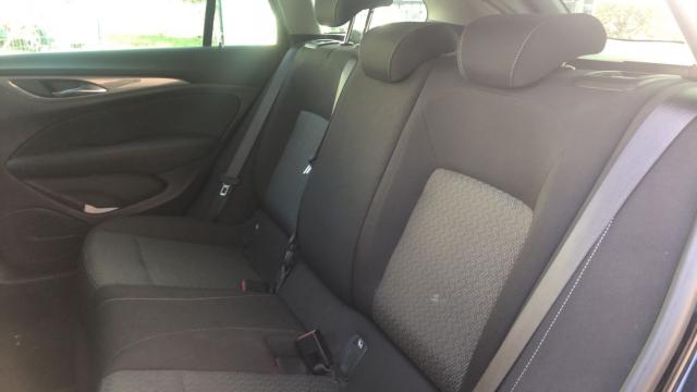 Opel Insignia image 2