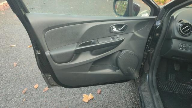 Renault Clio Estate image 6